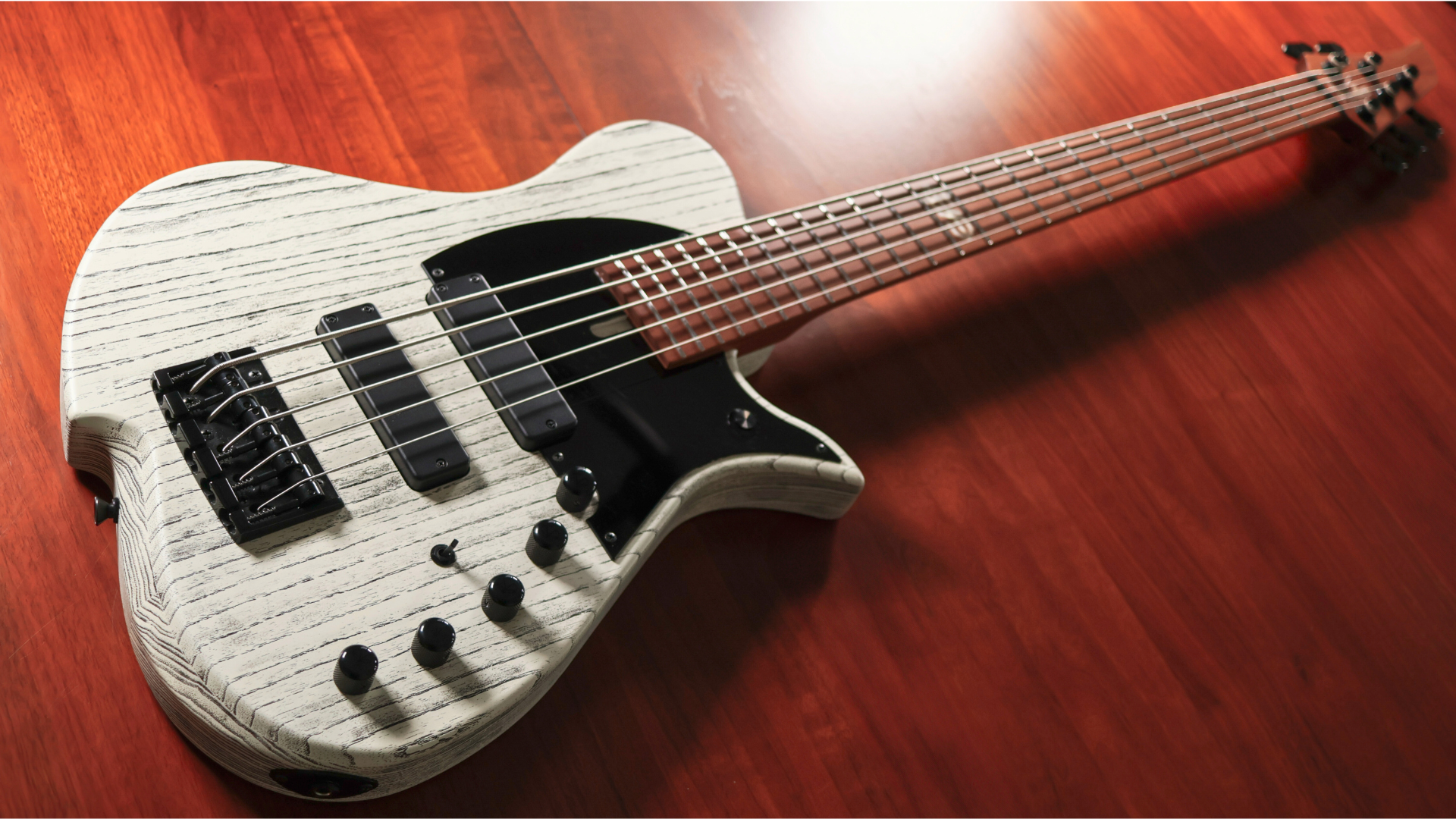 じ*ふ様 【美品】 Vola Guitars Vasti 5 STM J1 じ*ふ様 Vola Guitars Vasti 5 STM J1 Vola Guitars Announces the